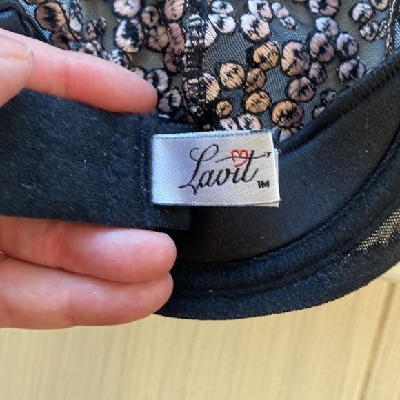 Bra; underwire, black and pink lace - Picture 5 of 8